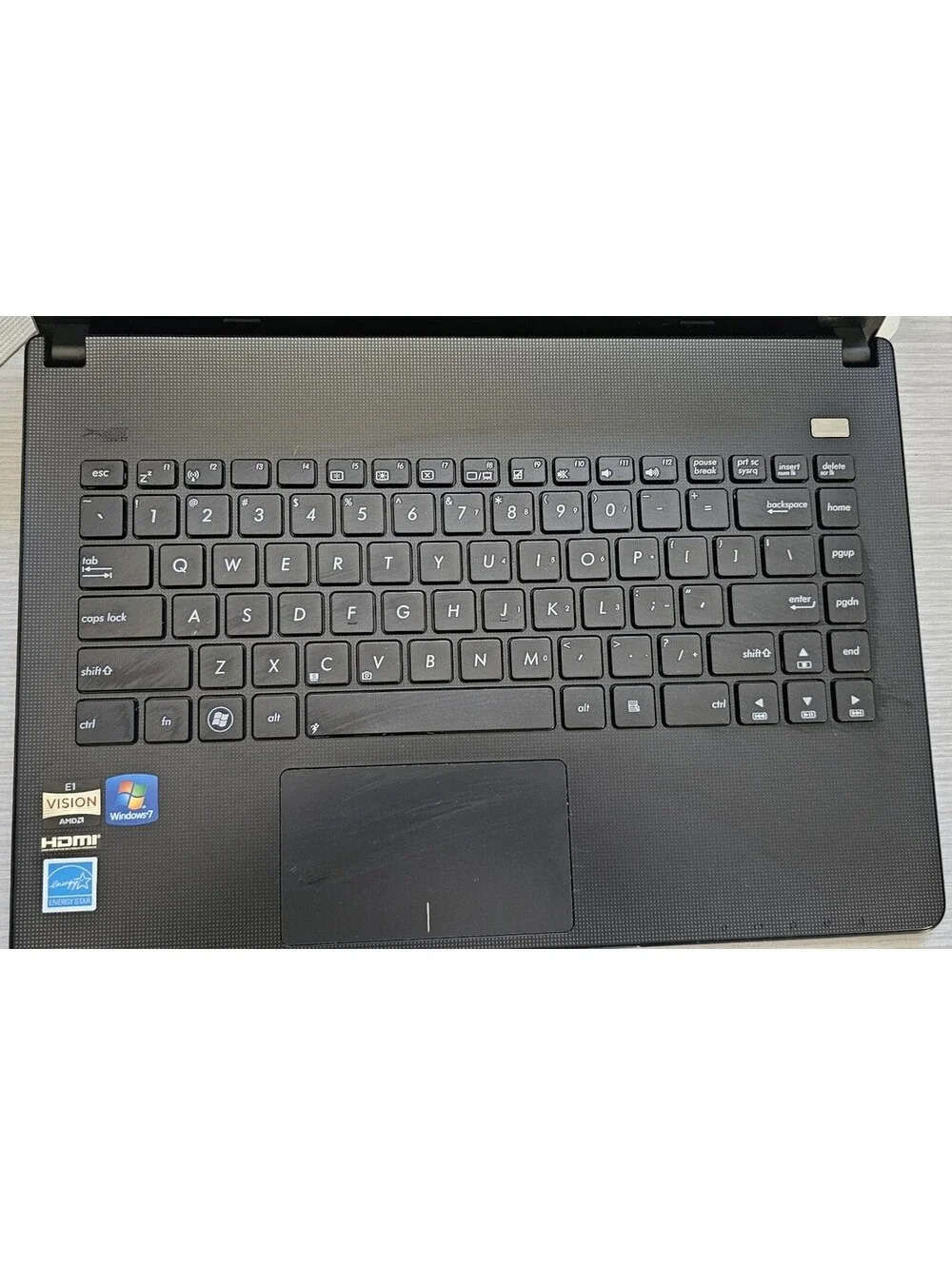 ASUS X401U / 320GB HDD / 4GB RAM / AMD E1-1200 1.40GHz / 14
